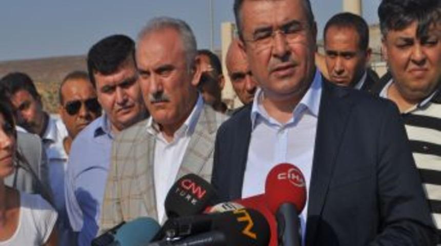 Vali Lekesiz: T&uuml;rk TIR'larını Ka&ccedil;ak&ccedil;ılar Yaktı