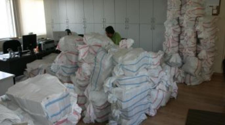 Korsanla M&uuml;cadele Kolay, Kitap Ve CD'lere Yer Bulmak Zor