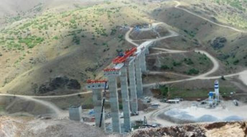 Ekin&ouml;z&uuml;&rsquo;ne Devasa Viyad&uuml;k