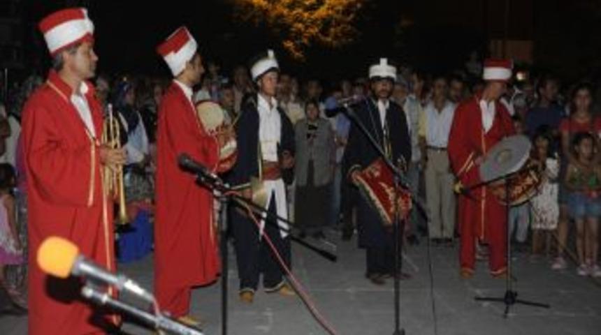 Karaman, Teravih Sonrası Mehterle Şenlendi