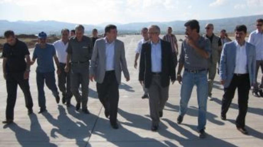 Bakan Yılmaz, Havaalanı Inşaatında Inceleme Yaptı