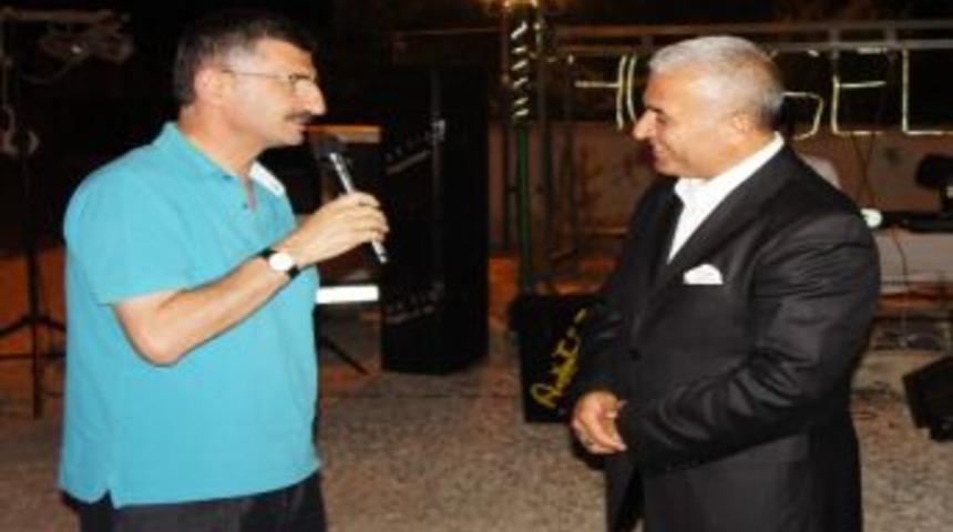 K&ouml;y Meydanında Semazen G&ouml;sterisi