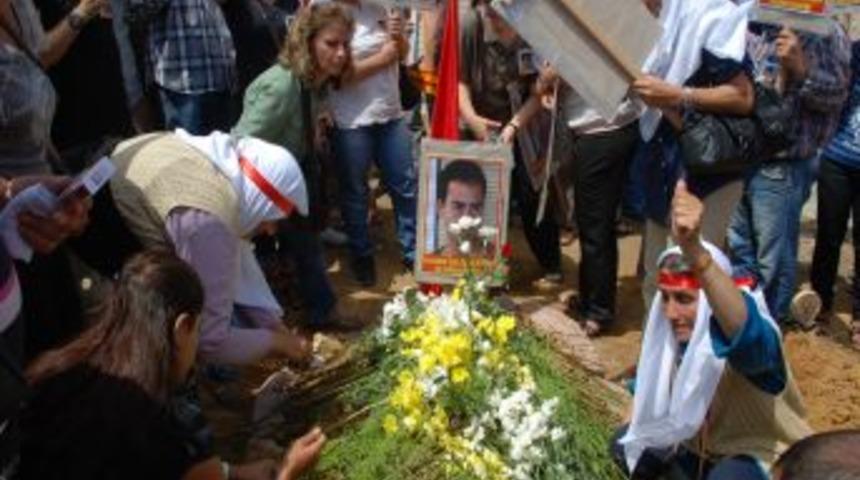 Polisi Şehit Eden Ter&ouml;rist İzmit'te Toprağa Verildi