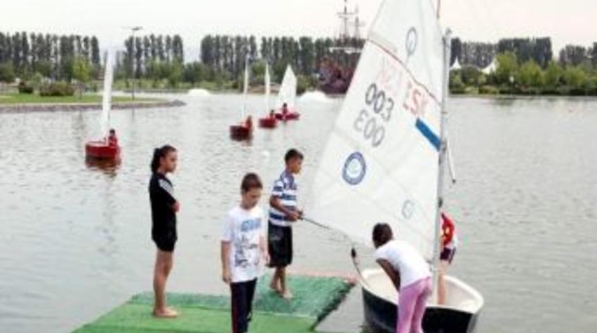 &Ccedil;amlıca Mahallesi'nden 15 &Ccedil;ocuk Optimist Eğitimi Alıyor