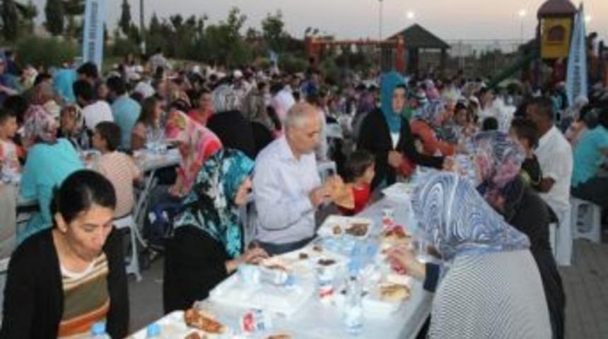 Çayırova'da Mahalle İftarları Başladı