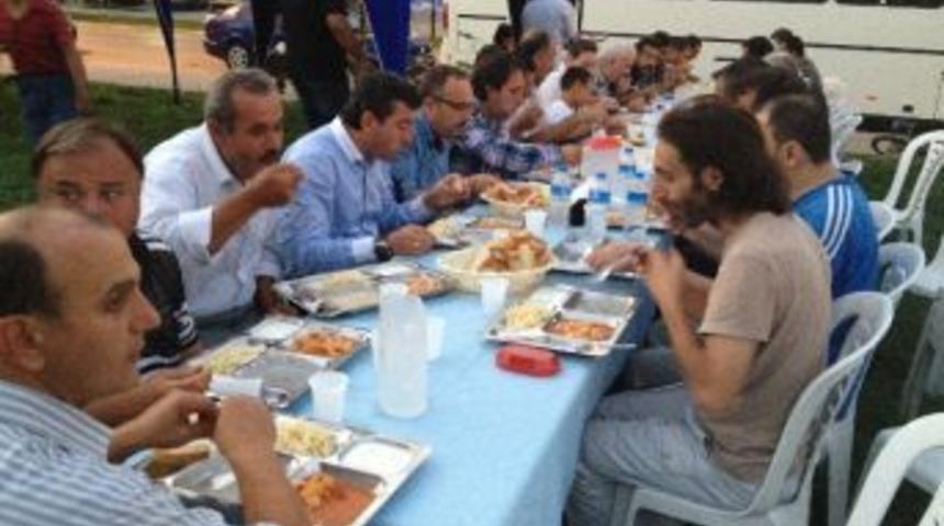 Ak Parti G&uuml;rsu İl&ccedil;e Teşkilatı Her Akşam 400 Kişiye İftar Verecek