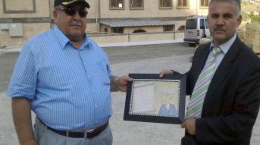 Yozgatlı Şairden Hayırsever Iş Adamına Şiir