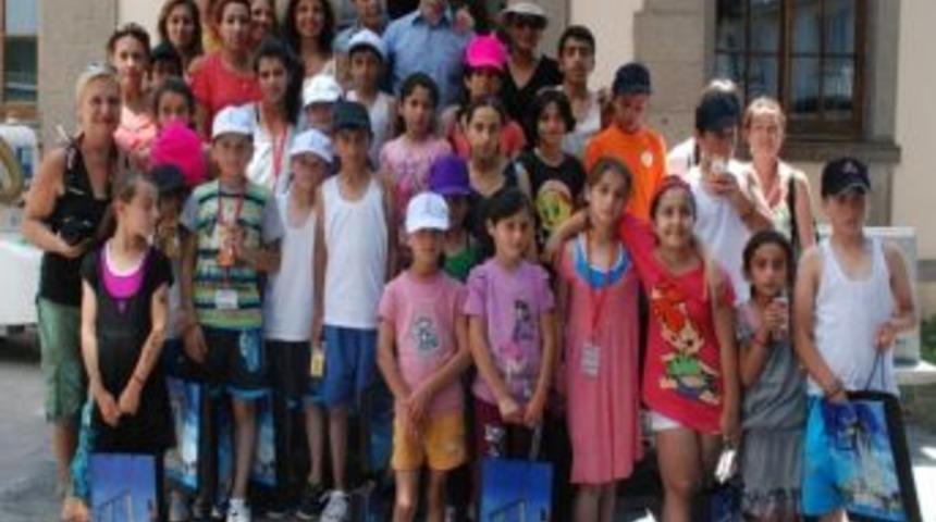 Vanlı &Ccedil;ocuklar Bergama'yı Gezdi