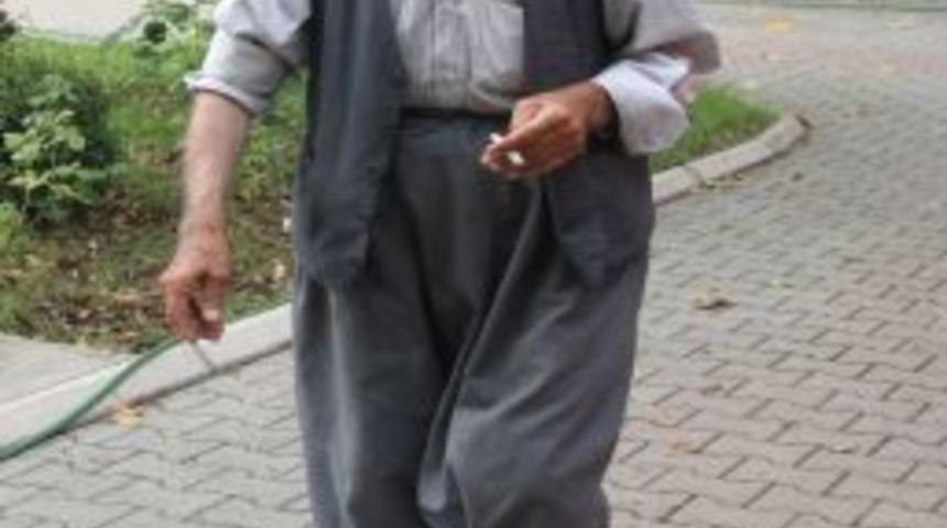 Yaşlı Dilencinin &Uuml;zerinden 4 Bin 500 Lira &Ccedil;ıktı