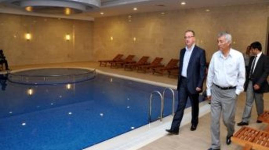 Başkan Yeni Oteli Gezdi