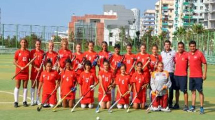 T&uuml;rk Hokey Bayan Milli Takımı Portekiz&rsquo;de Finale &Ccedil;ıktı