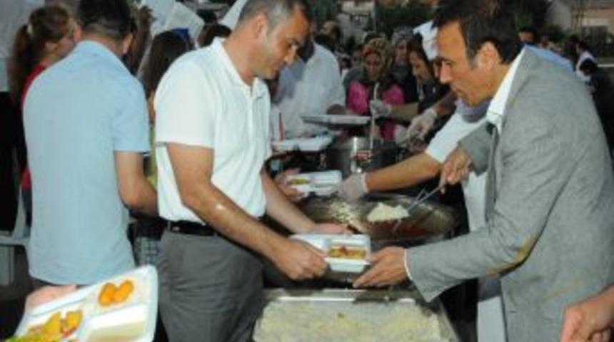 Canik Belediyesi Her G&uuml;n Bin 500 Kişiye Iftar Verecek