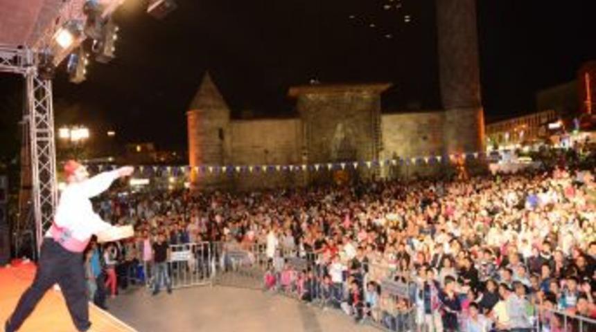 Erzurum&rsquo;da Ramazan Geceleri K&uuml;lt&uuml;rel Etkinliklerle Renkli Ge&ccedil;iyor