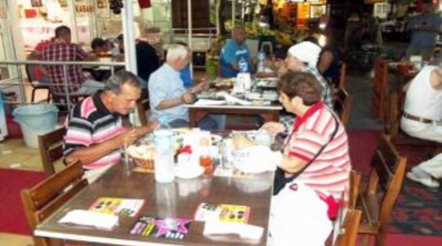 Ayvalık Mhp&rsquo;nin İftar Sofrasına İlgi Yoğun