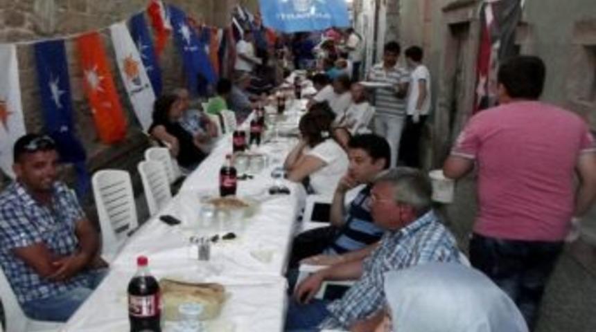 Ayvalık Ak Parti&rsquo;den Ramazan S&uuml;resince İftar Sofrası