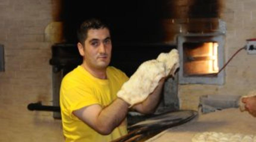 Fırıncılar Iftar Vakti Suya Akın Ediyor