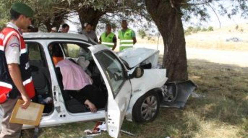 Burdur'da kaza 1 &ouml;l&uuml; 5 yaralı