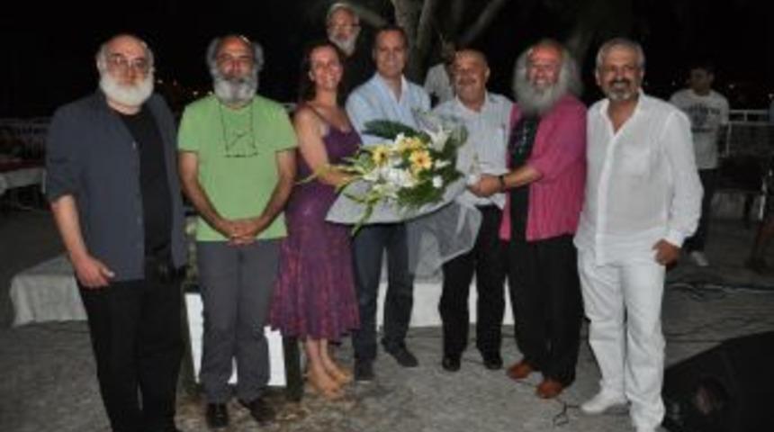 Didim Belediyesi'nden şiir ve t&uuml;rk&uuml; dinletisi