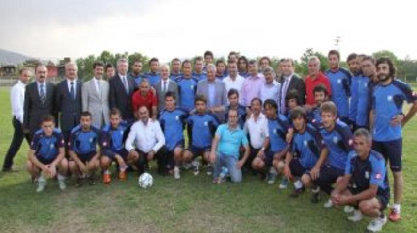 Bakan Yıldırım&rsquo;dan Erzincan Refahiyespor&rsquo;a Tebrik Ziyareti