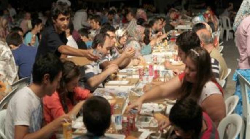 Ey&uuml;p Sultan, Sahurda Da Toplanıyor