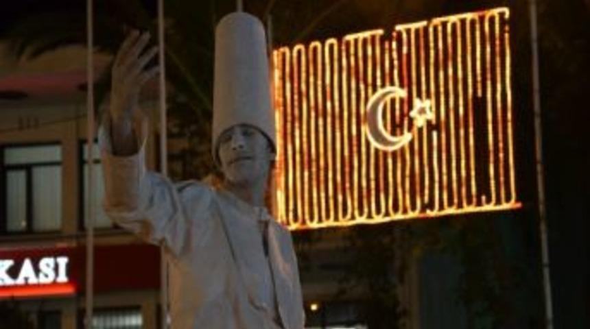 Mevlana Heykeline B&uuml;y&uuml;k İlgi