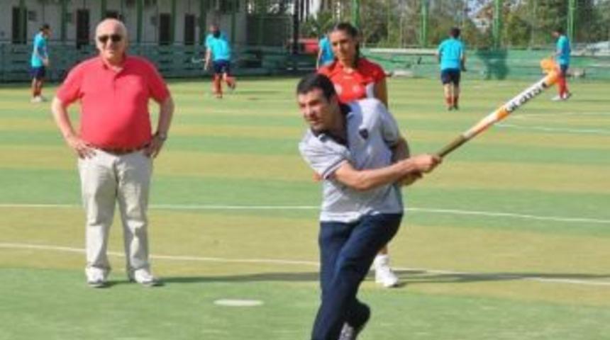 Hokey Sahası Olmayan T&uuml;rkiye Hokey&rsquo;de Avrupa İkincisi Oldu