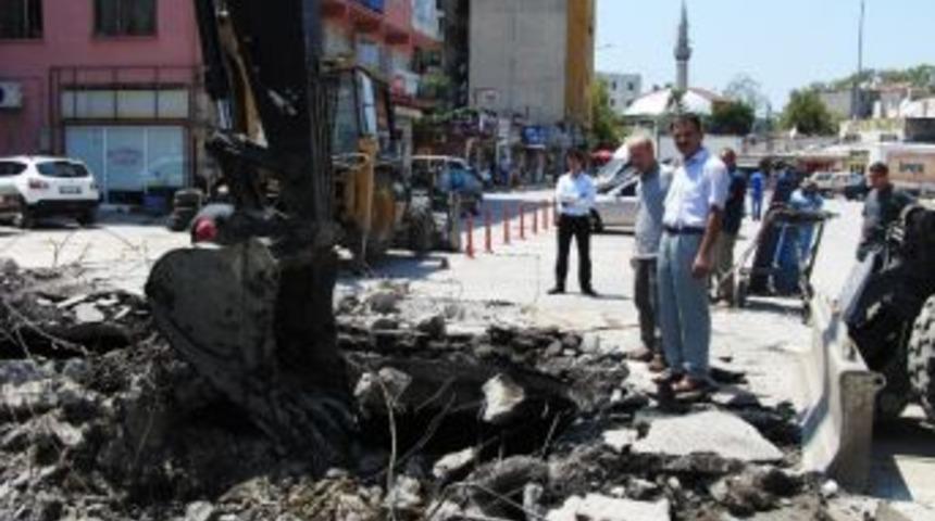 Gemlik &Ccedil;arşı Deresi Temizleniyor