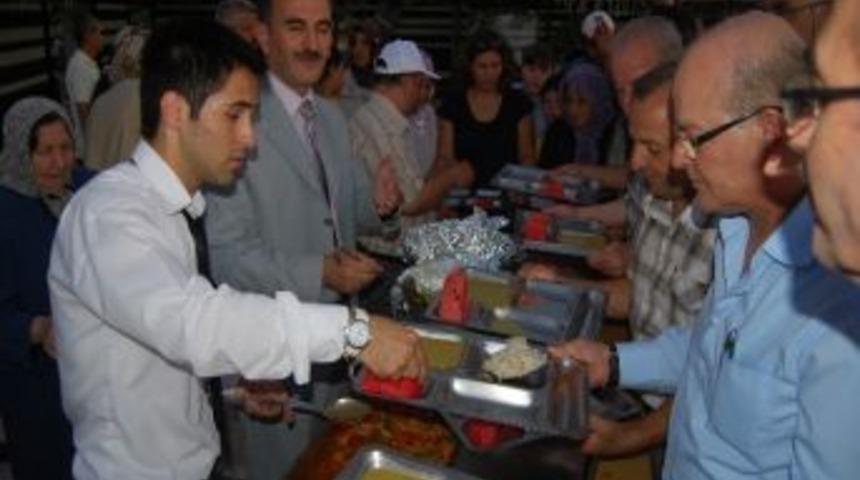 Gemlik Belediyesinden Vatandaşa İftar