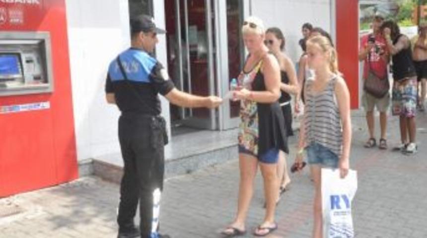 Polisten Vatandaşa Broş&uuml;rl&uuml; Uyarı