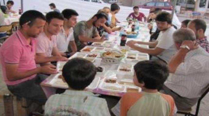 Hisarcık&rsquo;ta Her G&uuml;n 150 Kişiye İftar Yemeği