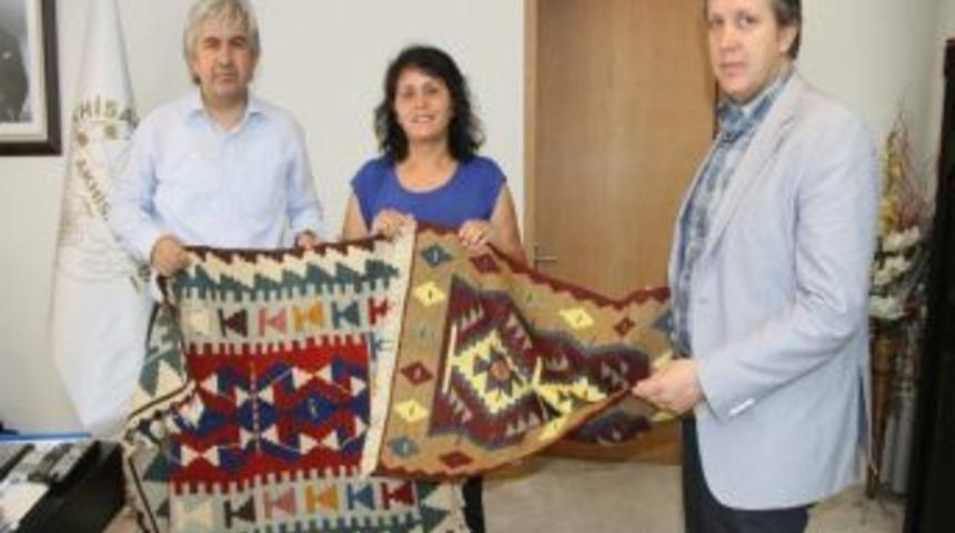 Akhisar Belediyesi Halk Oyunları Ekibi'nden Başkan Hızlı&rsquo;ya Ziyaret