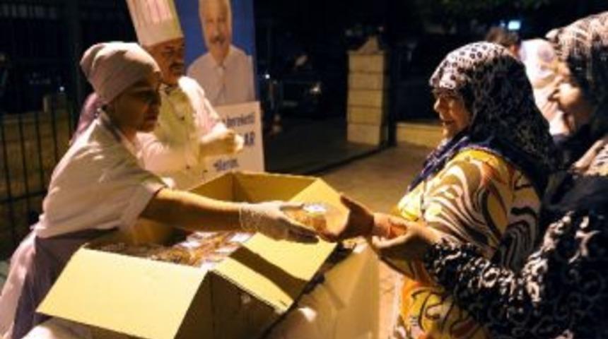 B&uuml;y&uuml;kşehir Belediyesi Camilerde Lokma Dağıtıyor