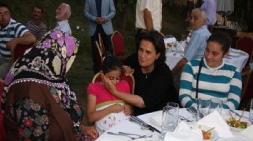 Vali Konağında Yardıma Muhta&ccedil; Ailelere İftar Yemeği