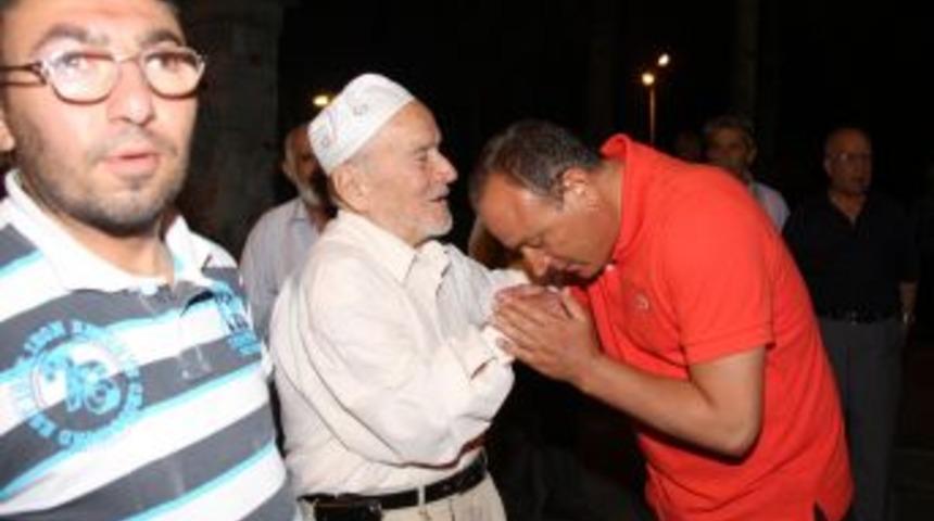 Vali Kızılcık, Yoksullarla Evlerinde Iftar Yapılmasını &Ouml;nerdi