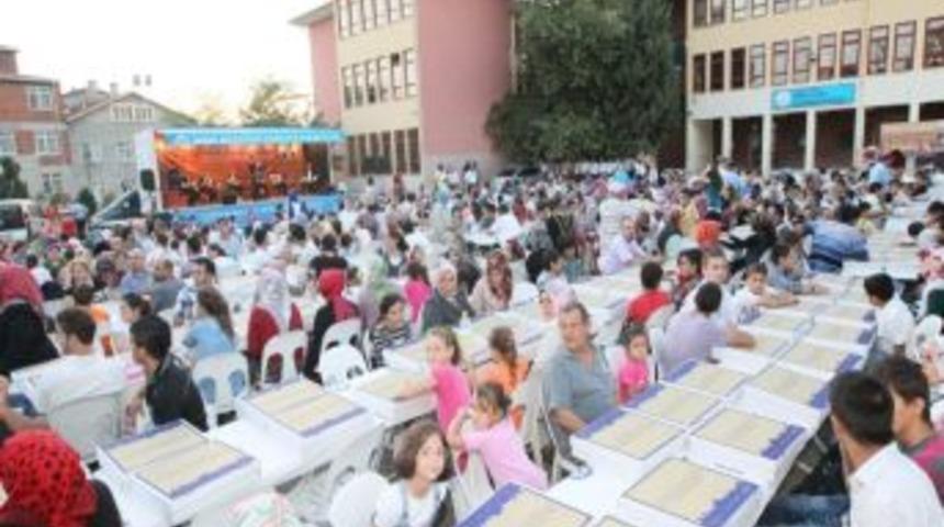 Gebze'de İftar Sofraları Dolup Taşıyor