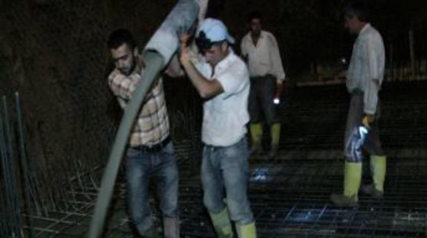 İnşaat Iş&ccedil;ileri Mesaiyi Iftardan Sonraya Aldı