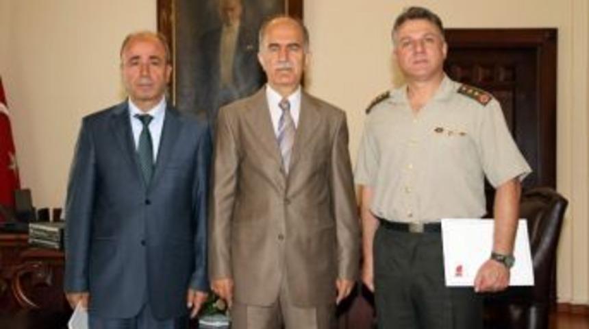 Vali Harput&rsquo;tan Kahya Ve Yılmaz&rsquo;a Başarı Belgesi