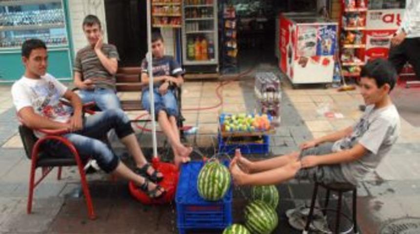 Kayseri&rsquo;de Aşırı Sıcaklar Bunaltıyor