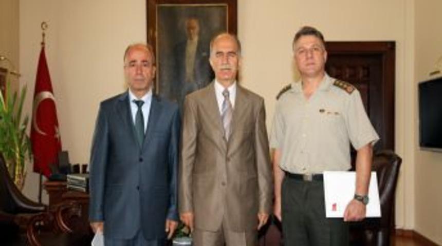 Vali Harput’tan Emniyet Müdürü Ve Jandarma Komutanı'na Başarı Belgesi