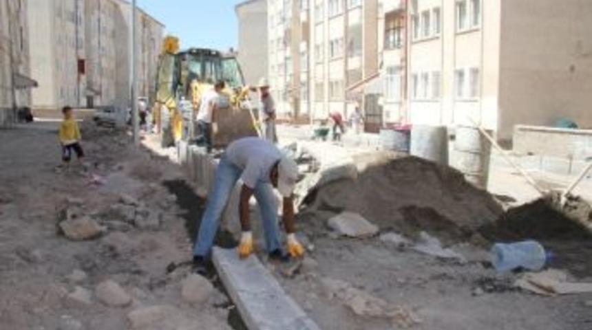 2000 Evler Mahallesi&rsquo;nde Yol D&uuml;zenleme &Ccedil;alışması S&uuml;r&uuml;yor