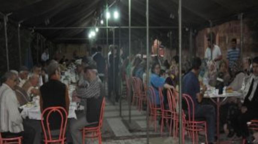 Boz&uuml;y&uuml;k Belediyesi&rsquo;nin İftar &Ccedil;adırına Yoğun İlgi