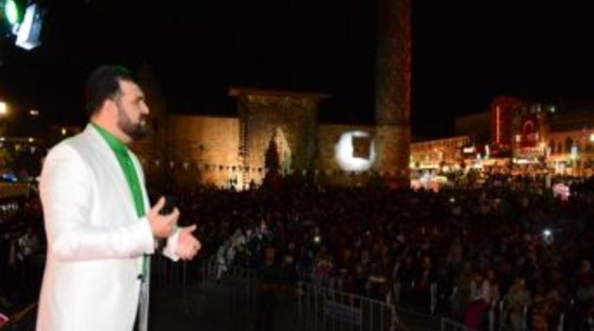 Yakutiye Kent Meydanı; Doldu Taşıyor