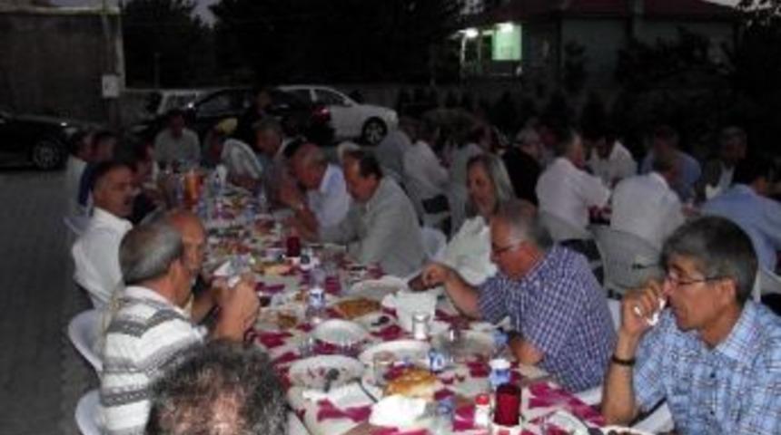 İsve&ccedil; İslam Dernekleri Federasyon Başkanı&rsquo;ndan İftar Yemeği