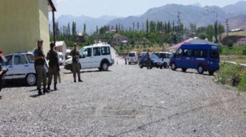 Av T&uuml;feğinin &Uuml;zerine D&uuml;şen Gen&ccedil; &Ouml;ld&uuml;