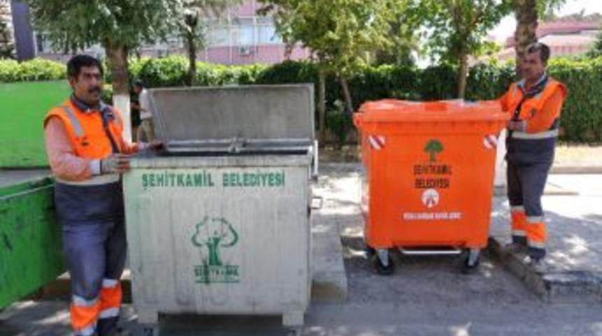 Şehitkamil, Sağlığı Tehdit Eden &Ccedil;&ouml;p Konteynerlerini Değiştiriyor