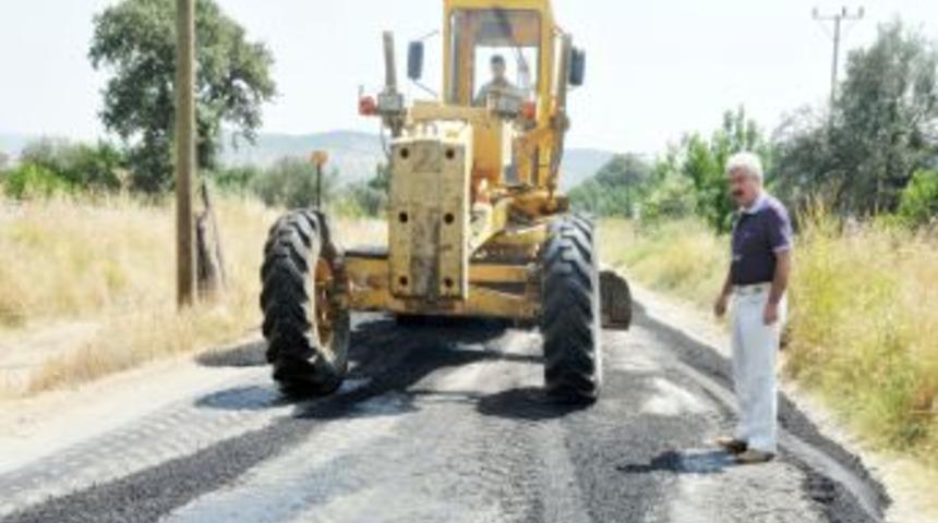İzmir İl &Ouml;zel İdaresi K&ouml;y Yollarını Asfaltlama &Ccedil;alışması Başlattı