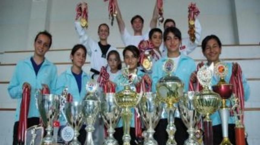 Konak Belediyesi Gen&ccedil;lik Ve Spor Kul&uuml;b&uuml; Sporcuları Başarıya Doymuyor