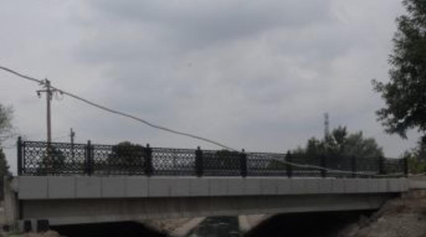 Mahalleler Birbirine K&ouml;pr&uuml;yle Bağlanıyor