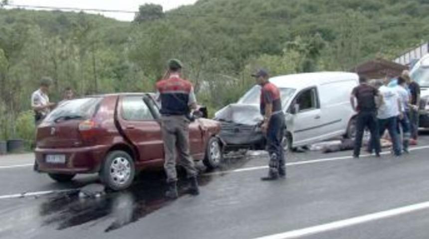 Riva Yolu'nda Trafik Kazası: 2 Ağır Yaralı
