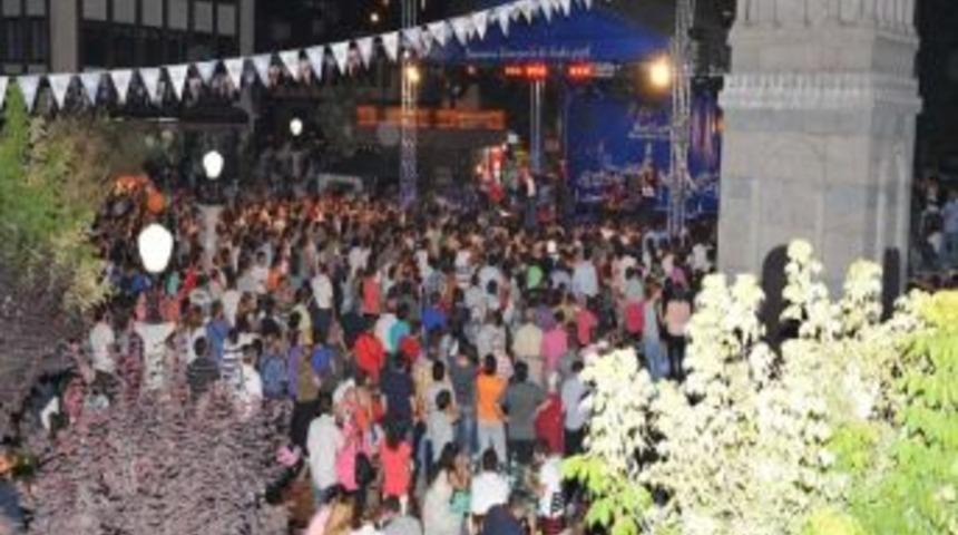 Hafta Sonunda Hamam&ouml;n&uuml; Doldu Taştı